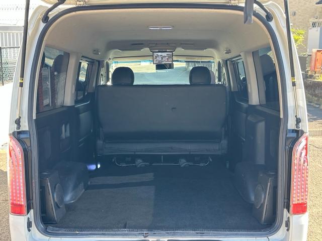 ハイエースバン ＳロングワイドＤＸ　ＧＬパッケージ　■５ドア■ディーゼルターボ■３型■ローダウン■パナソニックナビ■ＴＶ■バックカメラ■キーレス■モニター■リアヒーターエアコン■ＥＴＣ■ウィンカー付きサイドミラー■スペアタイヤ■社外スピーカー（9枚目）