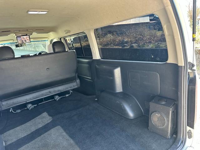 ハイエースバン ＳロングワイドＤＸ　ＧＬパッケージ　■５ドア■ディーゼルターボ■３型■ローダウン■パナソニックナビ■ＴＶ■バックカメラ■キーレス■モニター■リアヒーターエアコン■ＥＴＣ■ウィンカー付きサイドミラー■スペアタイヤ■社外スピーカー（11枚目）