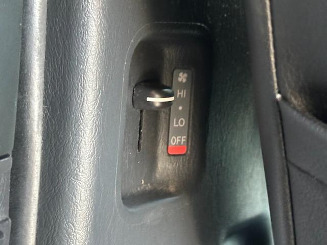 ハイエースバン ＳロングワイドＤＸ　ＧＬパッケージ　■５ドア■ディーゼルターボ■３型■ローダウン■パナソニックナビ■ＴＶ■バックカメラ■キーレス■モニター■リアヒーターエアコン■ＥＴＣ■ウィンカー付きサイドミラー■スペアタイヤ■社外スピーカー（17枚目）