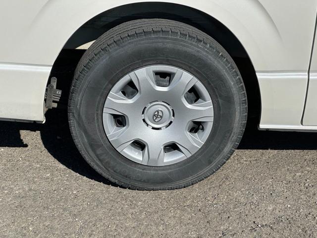 ハイエースバン ＳロングワイドＤＸ　ＧＬパッケージ　■５ドア■ディーゼルターボ■３型■ローダウン■パナソニックナビ■ＴＶ■バックカメラ■キーレス■モニター■リアヒーターエアコン■ＥＴＣ■ウィンカー付きサイドミラー■スペアタイヤ■社外スピーカー（53枚目）