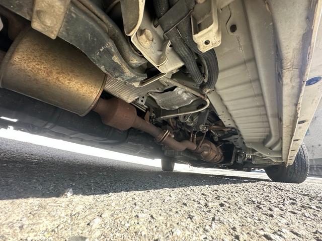 ハイエースバン ＳロングワイドＤＸ　ＧＬパッケージ　■５ドア■ディーゼルターボ■３型■ローダウン■パナソニックナビ■ＴＶ■バックカメラ■キーレス■モニター■リアヒーターエアコン■ＥＴＣ■ウィンカー付きサイドミラー■スペアタイヤ■社外スピーカー（58枚目）