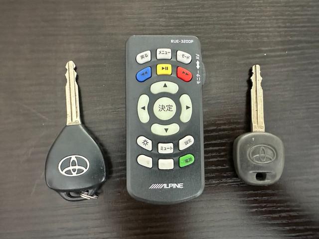 ハイエースバン ＳロングワイドＤＸ　ＧＬパッケージ　■５ドア■ディーゼルターボ■３型■ローダウン■パナソニックナビ■ＴＶ■バックカメラ■キーレス■モニター■リアヒーターエアコン■ＥＴＣ■ウィンカー付きサイドミラー■スペアタイヤ■社外スピーカー（64枚目）