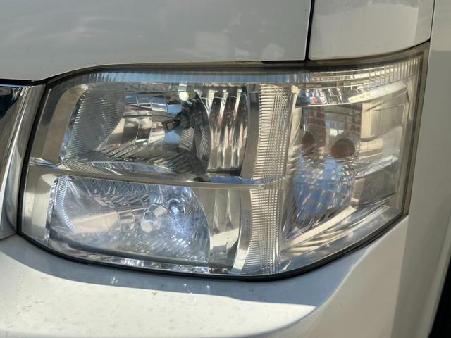 ハイエースバン ＳロングワイドＤＸ　ＧＬパッケージ　■５ドア■ディーゼルターボ■３型■ローダウン■パナソニックナビ■ＴＶ■バックカメラ■キーレス■モニター■リアヒーターエアコン■ＥＴＣ■ウィンカー付きサイドミラー■スペアタイヤ■社外スピーカー（68枚目）