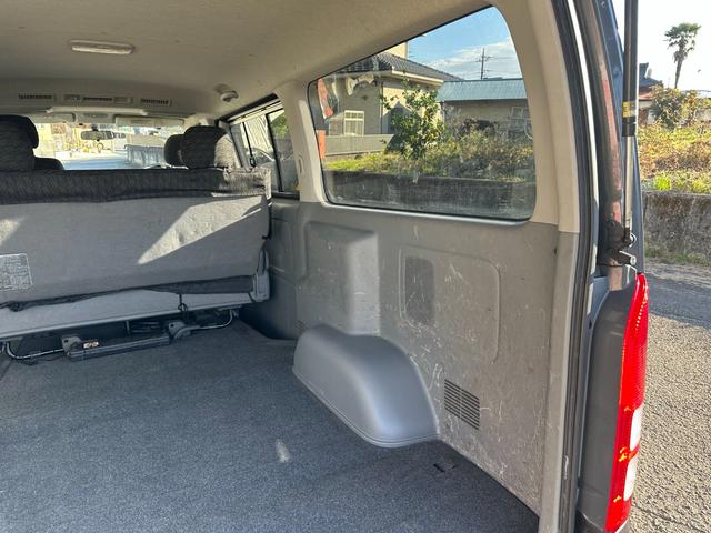 レジアスエースバン ロングスーパーGL ■5ドア■ディーゼルターボ■Tベルト交換歴有■リアヒーターエアコン■AC100V■キーレス■パワーウィンドウ■ナビ■TV■バックカメラ■BTオーディオ■ETC■助手席エアバッグ(13枚目)