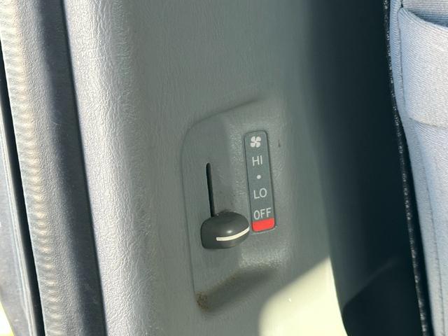 レジアスエースバン ロングスーパーGL ■5ドア■ディーゼルターボ■Tベルト交換歴有■リアヒーターエアコン■AC100V■キーレス■パワーウィンドウ■ナビ■TV■バックカメラ■BTオーディオ■ETC■助手席エアバッグ(17枚目)