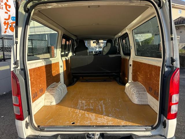 ハイエースバン ロングDX ■5ドア■ディーゼルターボ■4型■10万キロ時Tベルト交換歴有■1250Kg■ETC■バックカメラ■BTオーディオ■ナビ■TV■キーレス■レザーシート(9枚目)