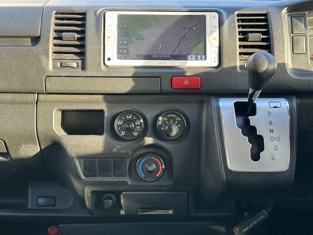 ハイエースバン ロングDX ■5ドア■ディーゼルターボ■4型■10万キロ時Tベルト交換歴有■1250Kg■ETC■バックカメラ■BTオーディオ■ナビ■TV■キーレス■レザーシート(19枚目)