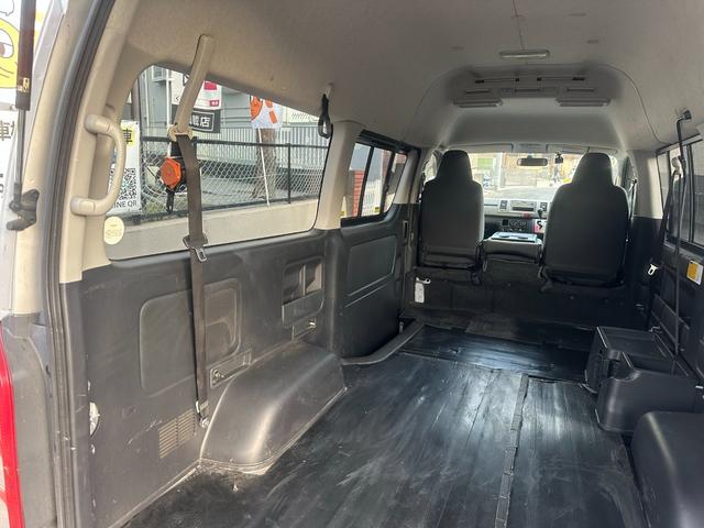 ハイエースバン ＤＸウェルキャプＢタイプルーフサイドウィンドウなし　■４ドア■ディーゼルターボ■４ＷＤ■Ｔベルト交換歴有■キーレス■パワーウィンドウ■ドラレコ■スペアキー■スペアタイヤ（11枚目）