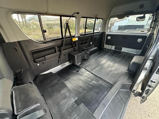 ハイエースバン ＤＸウェルキャプＢタイプルーフサイドウィンドウなし　■４ドア■ディーゼルターボ■４ＷＤ■Ｔベルト交換歴有■キーレス■パワーウィンドウ■ドラレコ■スペアキー■スペアタイヤ（13枚目）