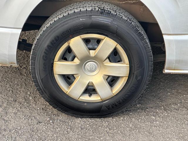ハイエースバン ＤＸウェルキャプＢタイプルーフサイドウィンドウなし　■４ドア■ディーゼルターボ■４ＷＤ■Ｔベルト交換歴有■キーレス■パワーウィンドウ■ドラレコ■スペアキー■スペアタイヤ（31枚目）