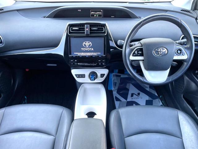プリウス Ａツーリングセレクション　禁煙車　純正ナビ　レーダークルーズ　バックカメラ　ＥＴＣ　Ｂｌｕｅｔｏｏｔｈ　シートヒーター　ＬＥＤヘッドライト　ＬＥＤフォグライト（2枚目）