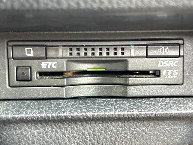 ヴォクシー ＺＳ　煌　両側電動ドア　純正ＳＤナビ　後席モニター　バックカメラ　衝突被害軽減システム　禁煙車　スマートキー　ＬＥＤヘッド　ビルトインＥＴＣ　オートハイビーム　オートライト　デュアルエアコン（7枚目）