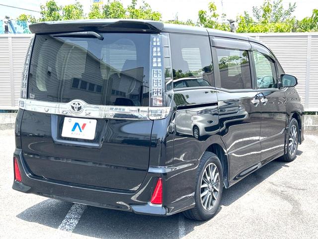ヴォクシー ＺＳ　煌　両側電動ドア　純正ＳＤナビ　後席モニター　バックカメラ　衝突被害軽減システム　禁煙車　スマートキー　ＬＥＤヘッド　ビルトインＥＴＣ　オートハイビーム　オートライト　デュアルエアコン（17枚目）