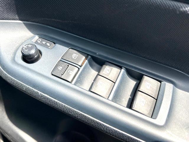 ヴォクシー ＺＳ　煌　両側電動ドア　純正ＳＤナビ　後席モニター　バックカメラ　衝突被害軽減システム　禁煙車　スマートキー　ＬＥＤヘッド　ビルトインＥＴＣ　オートハイビーム　オートライト　デュアルエアコン（26枚目）