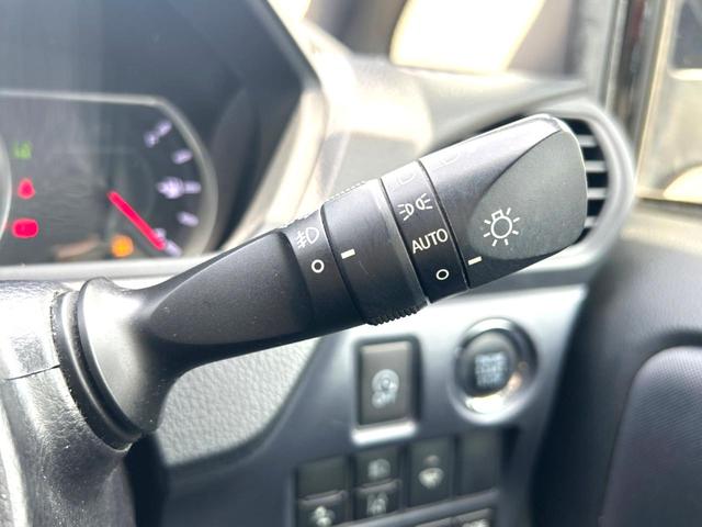 ヴォクシー ＺＳ　煌　両側電動ドア　純正ＳＤナビ　後席モニター　バックカメラ　衝突被害軽減システム　禁煙車　スマートキー　ＬＥＤヘッド　ビルトインＥＴＣ　オートハイビーム　オートライト　デュアルエアコン（29枚目）