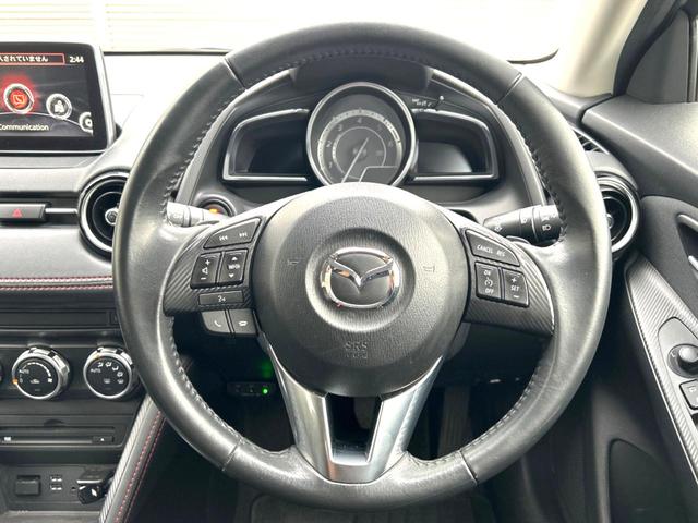 デミオ ＸＤツーリング　衝突軽減装置　禁煙車　純正ナビ　バックカメラ　ＥＴＣ　Ｂｌｕｅｔｏｏｔｈ　スマートキー　シートヒーター　ＬＥＤヘッドライト　クルーズコントロール　革巻きステアリング　パドルシフト　純正１６インチアルミ（11枚目）