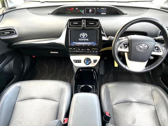 プリウス Aプレミアム ツーリングセレクション 衝突軽減装置 禁煙車 純正9型ナビ レザーシート 純正アルミホイール レーダークルーズ ETC Bluetooth フルセグ ドラレコ スマートキー パワーシート LEDヘッドライト クルコン(2枚目)