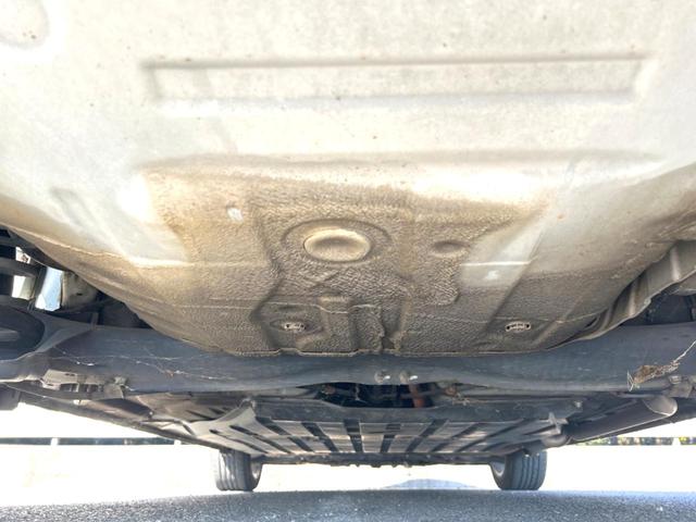 フィットハイブリッド スマートセレクション 禁煙車 ナビ ETC フルセグ Bluetooth スマートキー HIDヘッドライト LEDフォグライト クルーズコントロール 革巻きステアリング オートエアコン CD/DVD再生 オートライト(19枚目)