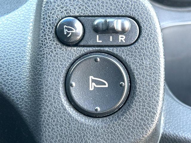 フィットハイブリッド スマートセレクション 禁煙車 ナビ ETC フルセグ Bluetooth スマートキー HIDヘッドライト LEDフォグライト クルーズコントロール 革巻きステアリング オートエアコン CD/DVD再生 オートライト(42枚目)