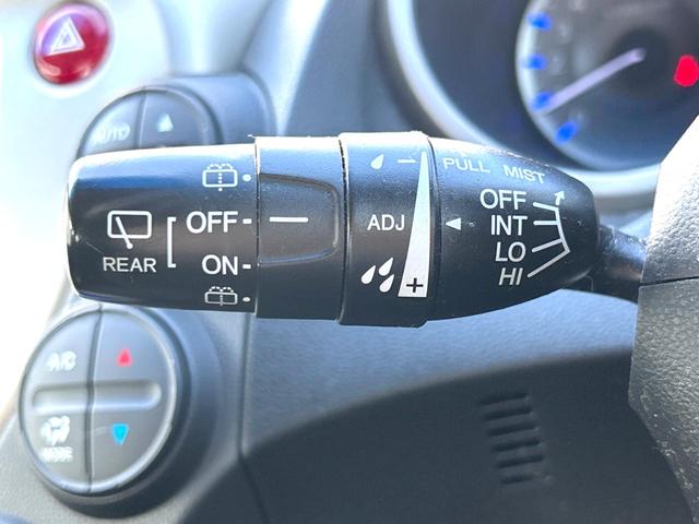 フィットハイブリッド スマートセレクション 禁煙車 ナビ ETC フルセグ Bluetooth スマートキー HIDヘッドライト LEDフォグライト クルーズコントロール 革巻きステアリング オートエアコン CD/DVD再生 オートライト(43枚目)