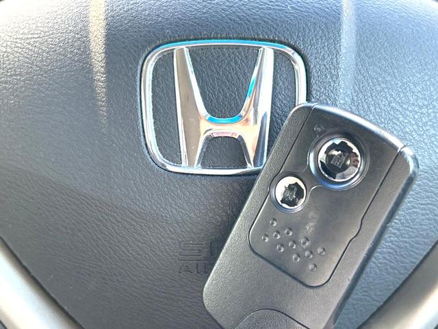 フィットハイブリッド スマートセレクション 禁煙車 ナビ ETC フルセグ Bluetooth スマートキー HIDヘッドライト LEDフォグライト クルーズコントロール 革巻きステアリング オートエアコン CD/DVD再生 オートライト(45枚目)