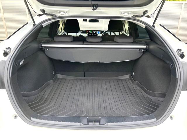 プリウス Ｓ　セーフティセンス　禁煙車　純正ＳＤナビ　全周囲カメラ　レーダークルーズコントロール　ＥＴＣ　Ｂｌｕｅｔｏｏｔｈ　ドラレコ　ＬＥＤヘッドライト　ＬＥＤフォグライト　レーンキープ　クリアランスソナー（33枚目）