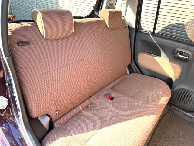 後部座席も気になるようなキズ・汚れやへたり等、大きなダメージはなく、良好な状態です。