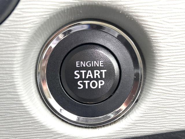 【キーレススタートシステム】カバンやポケットに入れたままでもドアの施錠・解錠が可能なスマートキーを装備。エンジンのオン・オフ時もカギを取り出す必要が無いからとっても便利です♪
