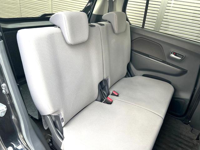 後部座席も気になるようなキズ・汚れやへたり等、大きなダメージはなく、良好な状態です。