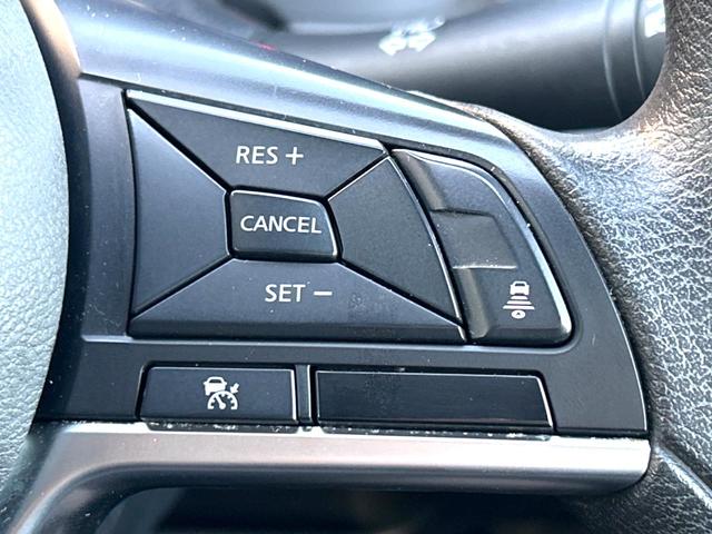 ノート ｅ－パワー　Ｘ　衝突軽減装置　全周囲カメラ　レーダークルーズ　バックカメラ　ＥＴＣ　Ｂｌｕｅｔｏｏｔｈ　フルセグ　ドラレコ　スマートキー　コーナーセンサー　ステアリングスイッチ　純正１５インチアルミホイール（52枚目）