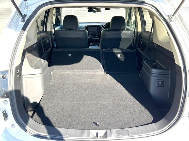 普段のお買い物や通勤、送迎等に十分な荷室スペースを確保しております。セカンドシートを倒すと、大きな荷物の積載も可能です♪