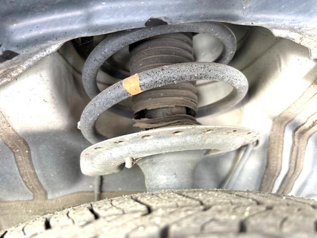 お車を安心してお乗りいただく為には、足回りの定期点検が欠かせません。サービスサポート（有償保証）では無料点検もご提供しており、安心のカーライフをお過ごしいただけるサポート体制が整っています。