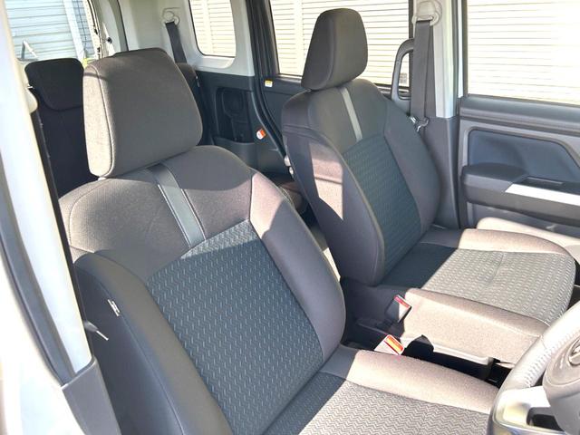 ルーミー カスタムＧ　両側電動スライドドア　衝突軽減装置　禁煙車　純正ナビ　レーダークルーズコントロール　バックカメラ　ＥＴＣ２．０　Ｂｌｕｅｔｏｏｔｈ　ドラレコ　シートヒーター　ＬＥＤヘッドライト　ＬＥＤフォグライト（8枚目）