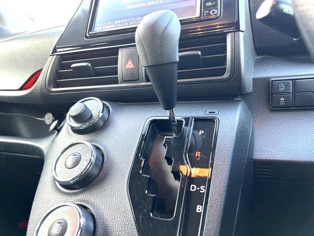 シエンタ X 電動スライドドア 衝突軽減装置 禁煙車 純正SDナビ バックカメラ ETC Bluetooth フルセグ ドラレコ レーンキープアシスト クリアランスソナー CD再生 盗難防止装置 プライバシーガラス(41枚目)