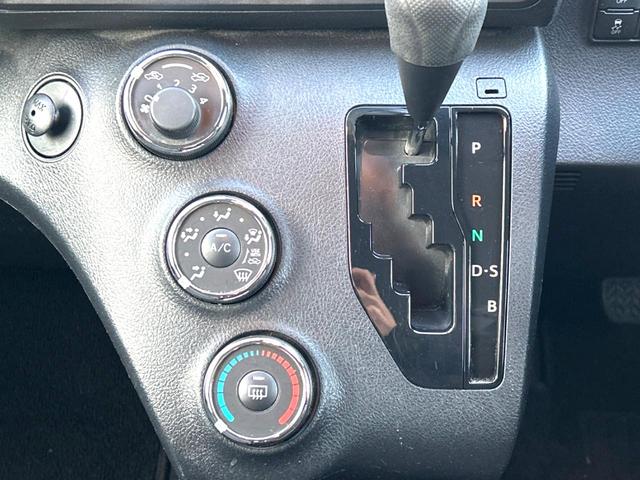 シエンタ X 電動スライドドア 衝突軽減装置 禁煙車 純正SDナビ バックカメラ ETC Bluetooth フルセグ ドラレコ レーンキープアシスト クリアランスソナー CD再生 盗難防止装置 プライバシーガラス(44枚目)