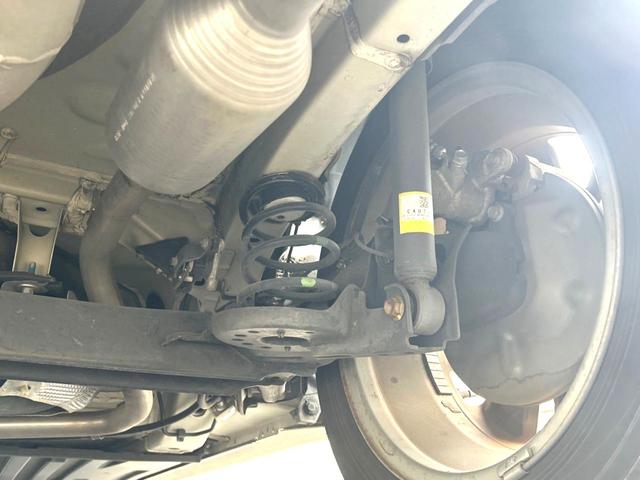 スイフト ハイブリッドＲＳ　衝突軽減装置　禁煙車　ＳＤナビ　アダプティブクルーズコントロール　バックカメラ　ＥＴＣ　Ｂｌｕｅｔｏｏｔｈ　フルセグ　ドラレコ　スマートキー　シートヒーター　ＬＥＤヘッドライト　革巻きステアリング（22枚目）