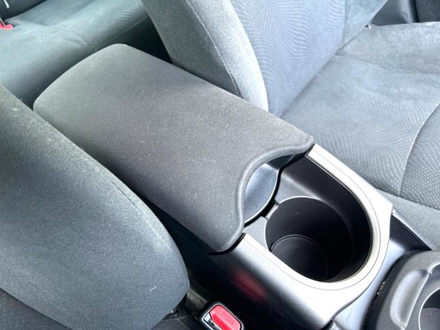 プリウス Ｓ　禁煙車　ナビ　バックカメラ　ＥＴＣ　Ｂｌｕｅｔｏｏｔｈ　フルセグ　ＨＩＤヘッドライト　スマートキー　ステアリングスイッチ　純正１５インチアルミホイール　ＣＤ／ＤＶＤ再生　プライバシーガラス（50枚目）