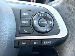 【アダプティブクルーズコントロール】高速道路での長距離走行が楽に！！自動で速度を保つクルーズコントロールが、衝突軽減システムと連携し、前方の車両を感知して車間を保つように速度調節してくれます！！ 6