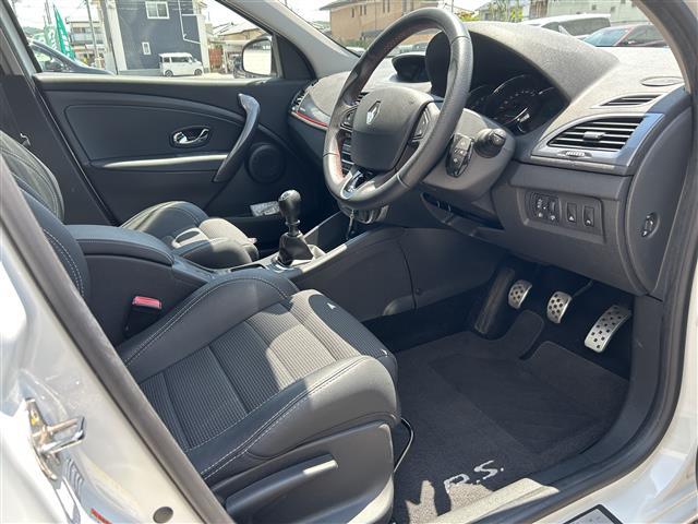 メガーヌ ＧＴ２２０　１オーナー　６速マニュアル　純正オーディオ・Ｂｌｕｅｔｏｏｔｈ　バックカメラ　ハーフレザー　クルーズコントロール　トラクションコントロール　リアクリアランスソナー　ＨＩＤヘッドライト　点検記録簿７枚有（8枚目）