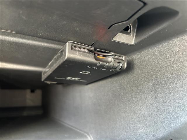 メガーヌ ＧＴ２２０　１オーナー　６速マニュアル　純正オーディオ・Ｂｌｕｅｔｏｏｔｈ　バックカメラ　ハーフレザー　クルーズコントロール　トラクションコントロール　リアクリアランスソナー　ＨＩＤヘッドライト　点検記録簿７枚有（39枚目）