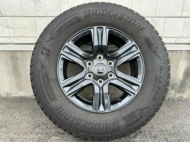 ハイラックス Ｚ　純正キャノピー付車　アルパイン製フローティングナビ（フルセグ／ＤＶＤ／ＳＤ／ＢＴ／ＵＳＢ／ＨＤＭＩ）Ｂカメラ　ナビ連動型ドラレコ　セーフティーセンス　クルコン　リアデフロック　純正アルミ付冬タイヤ有り（69枚目）