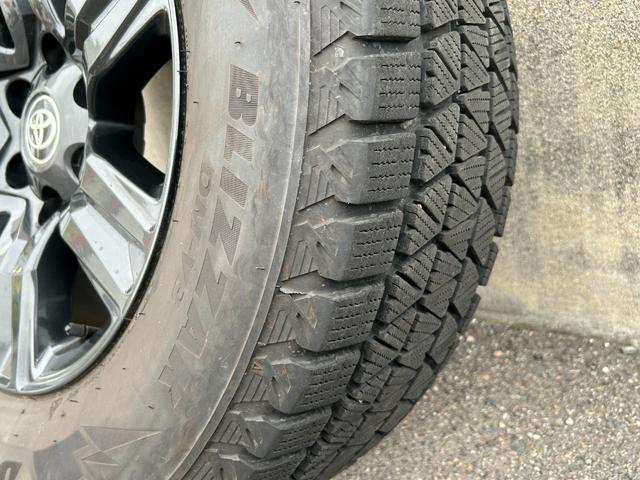 ハイラックス Ｚ　純正キャノピー付車　アルパイン製フローティングナビ（フルセグ／ＤＶＤ／ＳＤ／ＢＴ／ＵＳＢ／ＨＤＭＩ）Ｂカメラ　ナビ連動型ドラレコ　セーフティーセンス　クルコン　リアデフロック　純正アルミ付冬タイヤ有り（70枚目）