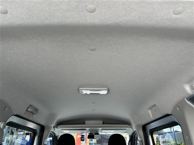 ハイゼットカーゴ スローパー　車いす移動車　１オーナー　切り替え式４ＷＤ　衝突軽減システム　レーンキープ　オートマチックハイビーム　ＡＵＴＯライト　前後クリアランスソナー　リアヒーター　社外前後ドラレコ　横滑り防止　ＵＳＢポート（11枚目）