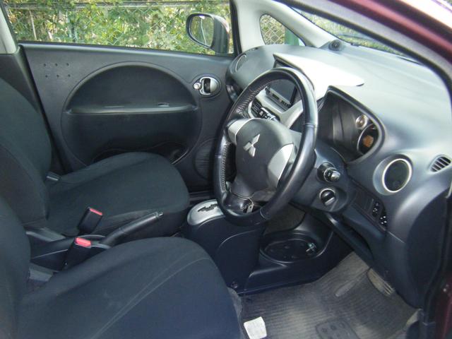 シート周りにゆとりがあるので快適にお乗りいただけます。