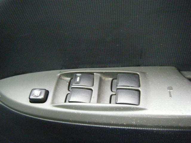 窓をロックしたりなど各種操作が運転席でお手軽にできます。