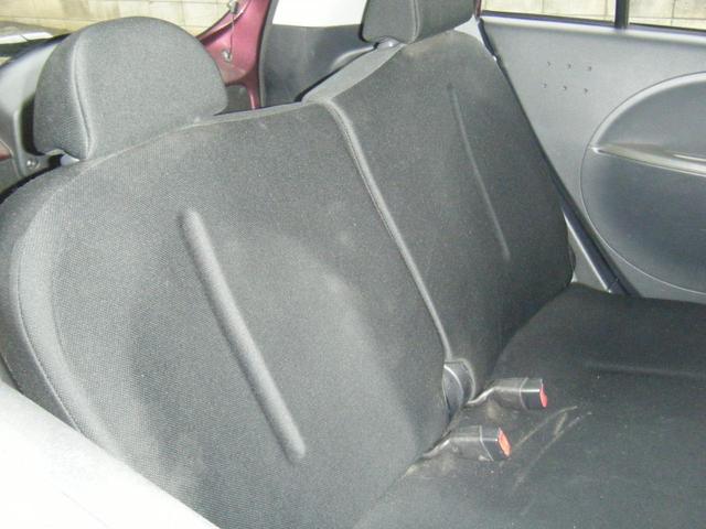 リアシートもゆったり座れます。シートカバー等のカスタマイズもお任せ下さい。