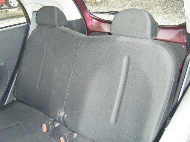 リアシートもゆったり座れます。シートカバー等のカスタマイズもお任せ下さい。