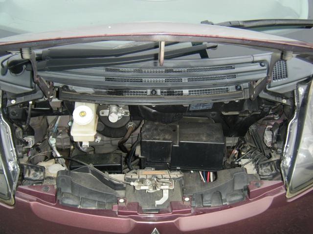 エンジンルームは綺麗な状態です♪納車前には入念に整備致しますので、ご安心してお乗りいただけます！