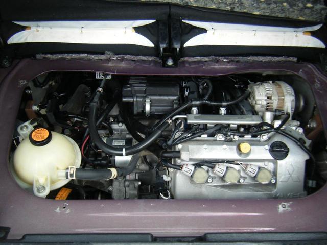 エンジンルームは綺麗な状態です♪納車前には入念に整備致しますので、ご安心してお乗りいただけます！
