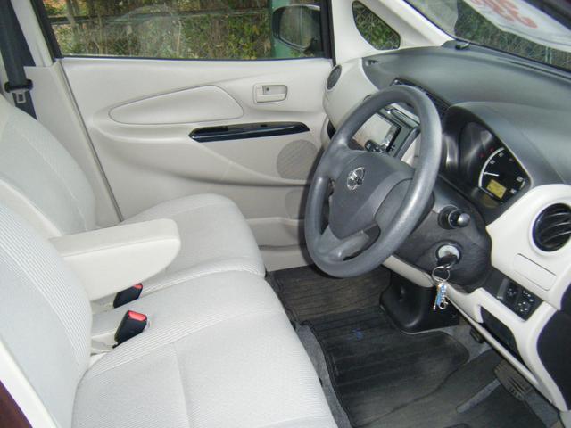 シート周りにゆとりがあるので快適にお乗りいただけます。